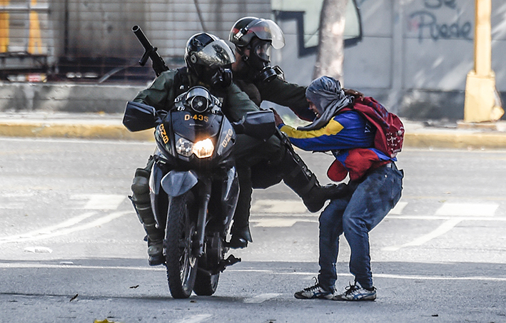 Represión en Venezuela constituyen crímenes de lesa humanidad, reclaman ante la ONU