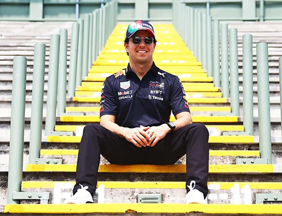 “Rendirse nunca es opción”: “Checo” Pérez