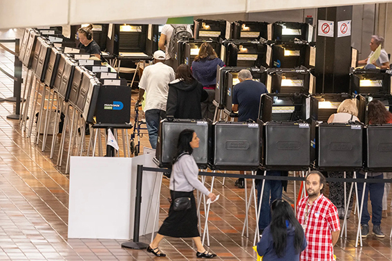 En ocho estados, inicia la votación electoral anticipada en EE.UU.