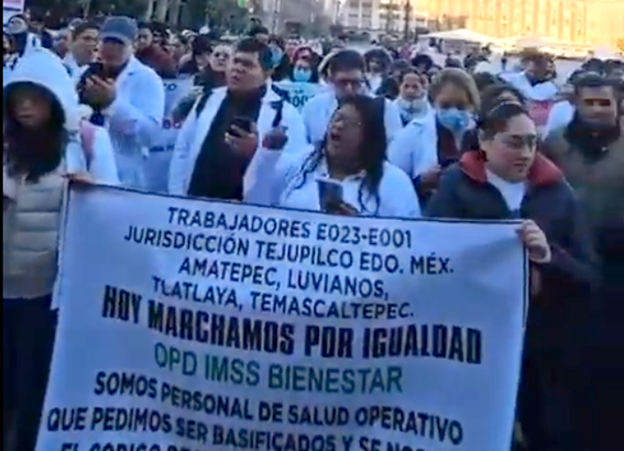 Personal de salud del Edomex, protesta en Palacio Nacional