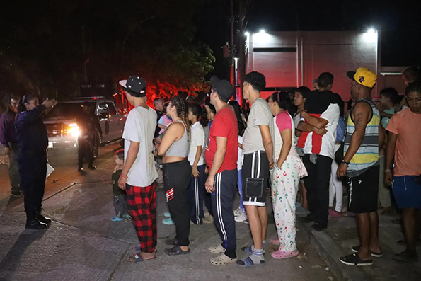 En la incertidumbre, miles de migrantes celebran navidad en la calle