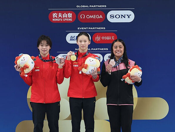 México le compite a China en clavados. “Ale” Estudillo es bronce en Beijing
