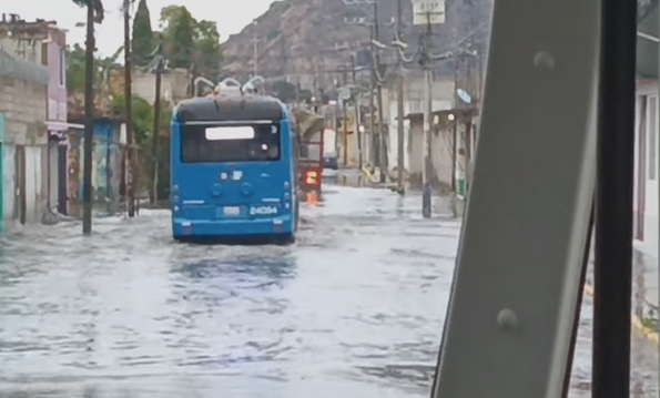 Con todo y colector; Chalco de nuevo bajo el agua
