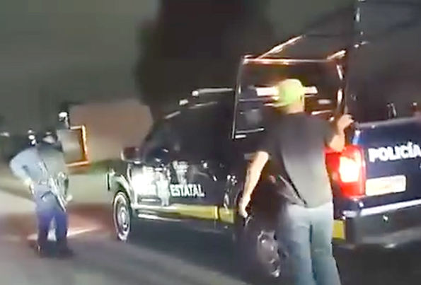 Policía estatal agrede a balazos a gruyeros en Coyotepec