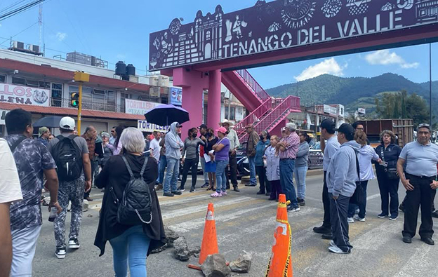 Bloquean la Tenancingo-Tenango, vecinos exigen estudios de factibilidad de obras