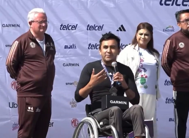 Frente a Brugada, acusan discriminación y baches en Maratón de CdMX
