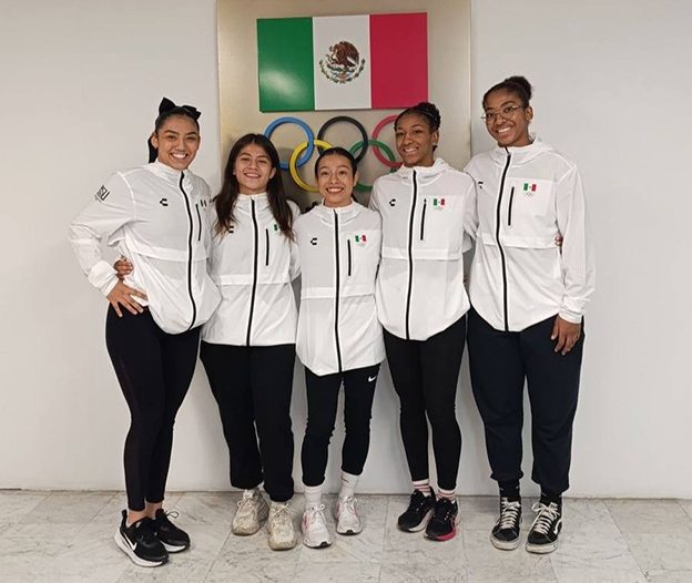 Delegación mexicana de luchas, rumbo a mundial en Serbia
