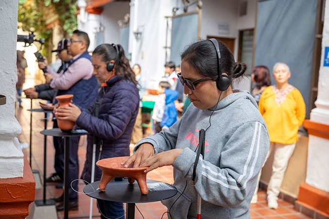 UAEMéx acerca el arte prehispánico a personas con discapacidad visual