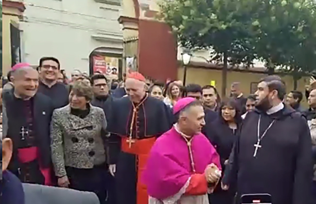 Acude Delfina Gómez a la toma de posesión de Obispo de Texcoco