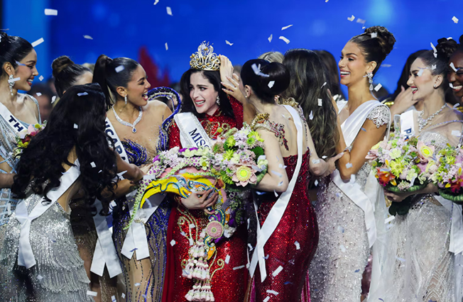 Fátima Bosch, es la cuarta reina de belleza universal