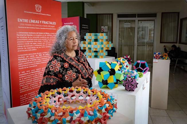 Facultad de Ciencias de la UAEMéx exhibe arte y matemáticas con obras de papiroflexia