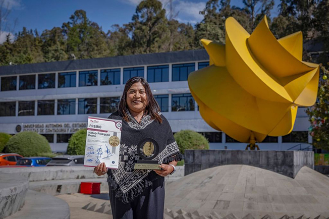 Reconocen labor en materia de transparencia y anticorrupción a egresada de UAEMéx