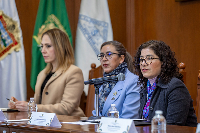 Con diálogo y consenso, se atienden necesidades de la comunidad universitaria: Rectora