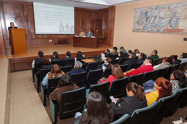 Acompañamiento estudiantil, eje de la política educativa de la UAEMéx