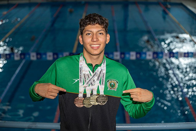 Estudiante de la UAEMéx Yael Nava Villa, joven promesa de la natación