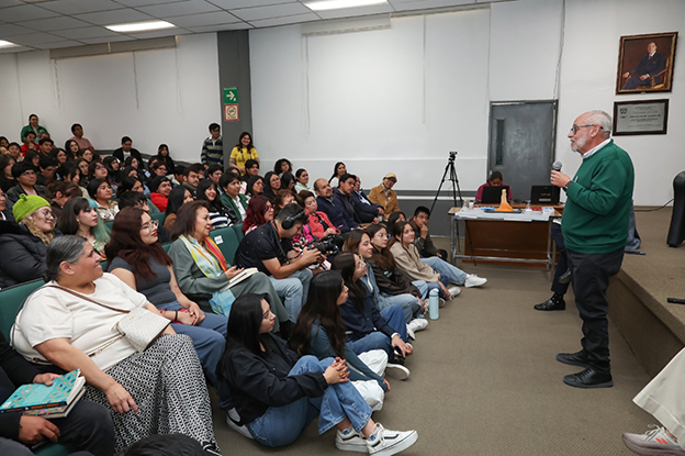 Benito Taibo comparte el poder transformador de la lectura con estudiantes de la UAEMéx