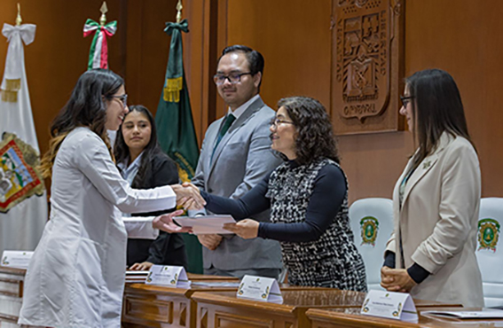 Bienestar integral del estudiantado con entrega de becas y estímulos, prioridad de la UAEMéx
