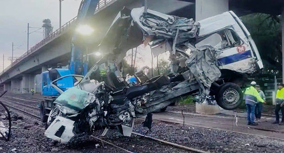 Aparatoso accidente ferroviario en Tultepec deja 9 lesionados