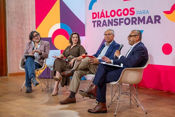 Dialogan en la UAEMéx sobre retos juveniles en la era digital