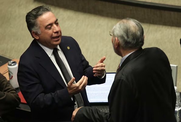 Pifia histórica del “narcosenador” Insunza, al intentar justificar su curul