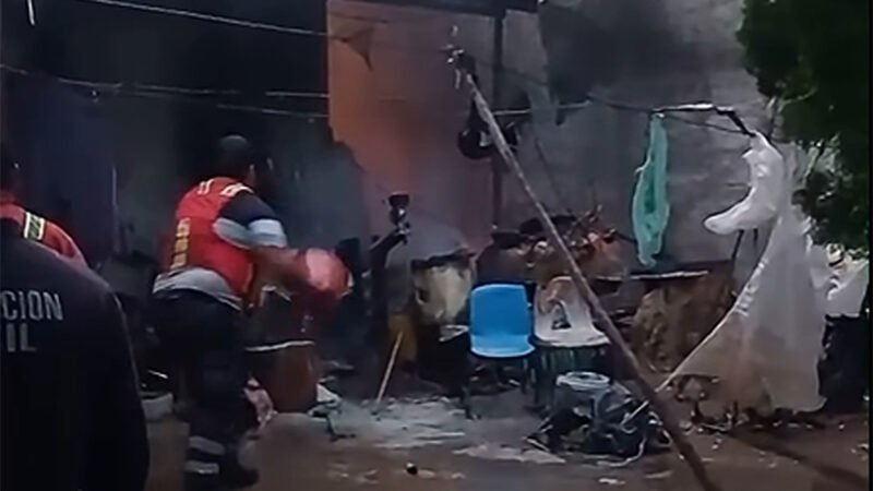 ¡A cubetadas! el control de incendios en Tejupilco