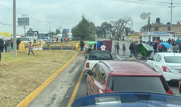 Disputa por control de fiestas patronales provoca cierre de la Tenango-Toluca